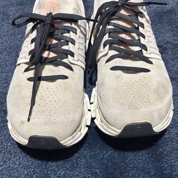 On Running Beige Knit Cloud Sneakers with Black Laces - Picture 2 of 8